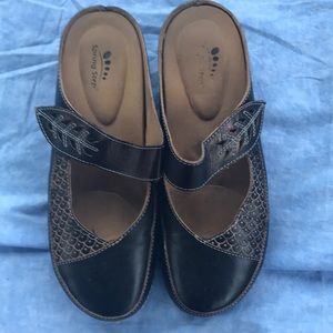 Spring Step black clog